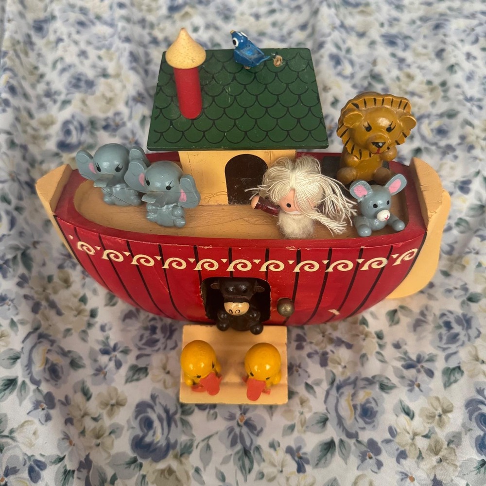 Vintage Enesco 1980 Noah's Ark Musical Figurine Talk to the Animals Taiwan